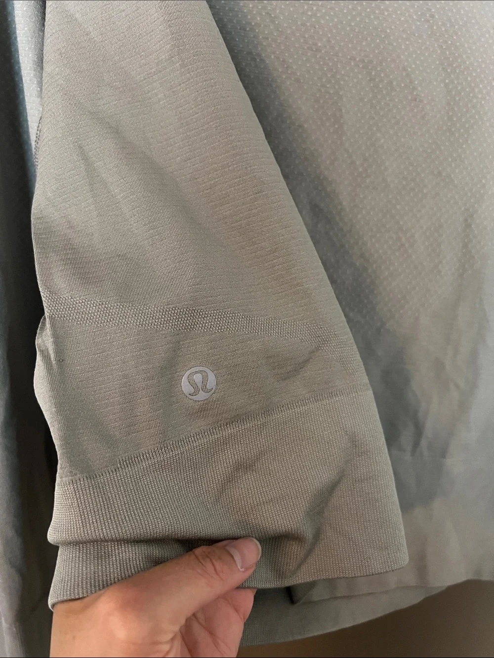 Lululemon Swiftly Relaxed Half Zip in Gull Grey/White - Size 6 - Picture 7 of 7